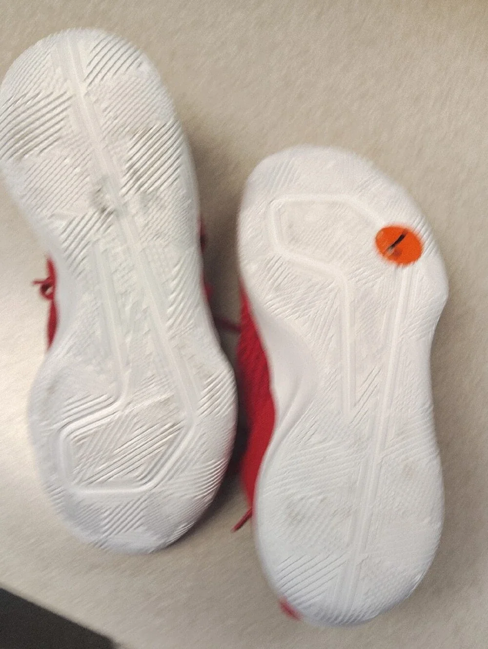 Nike Red Men's Athletic Mesh Sneakers with White Midsole. Missing Left Sole US 7